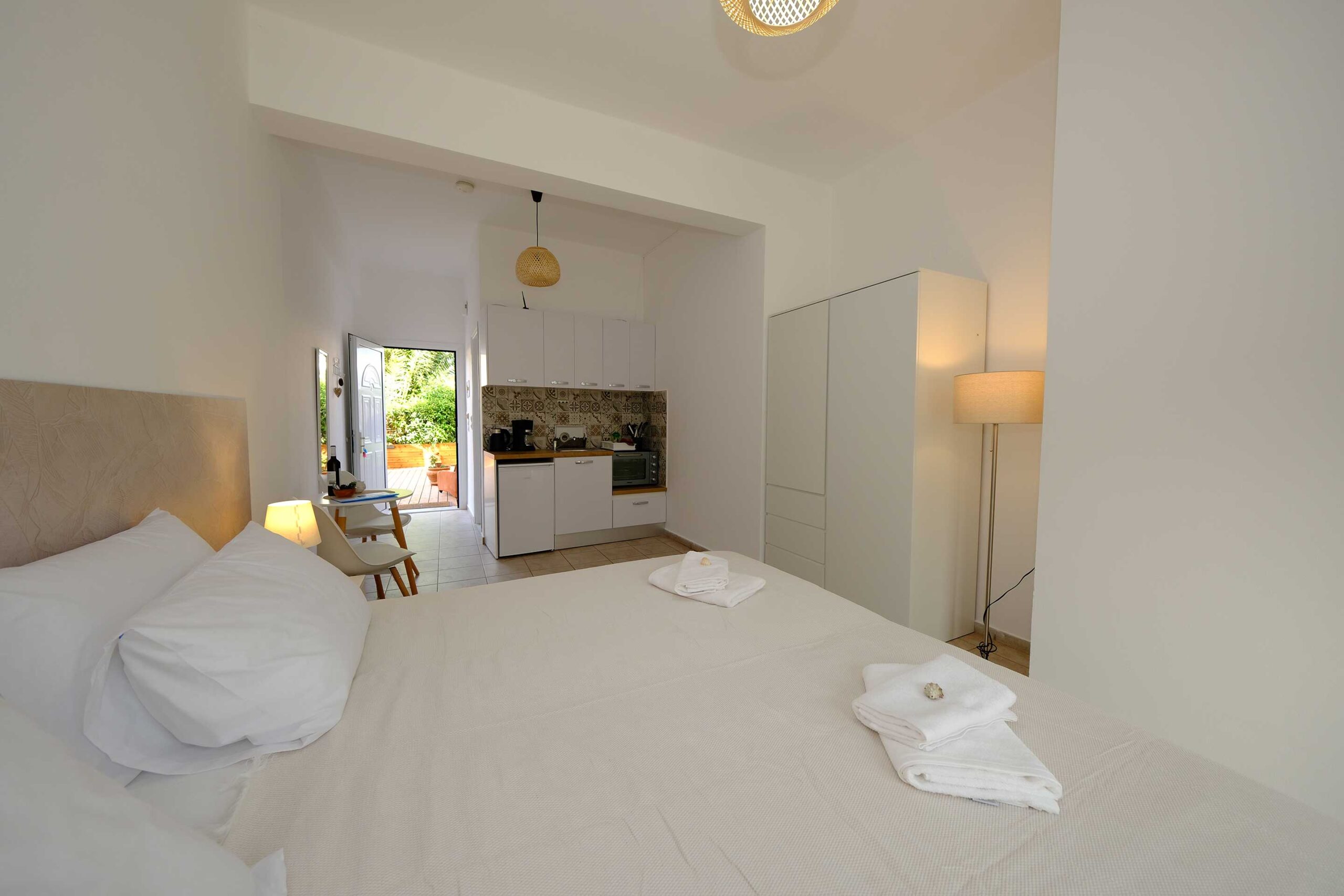 Bright studio at ClaudiAgapi